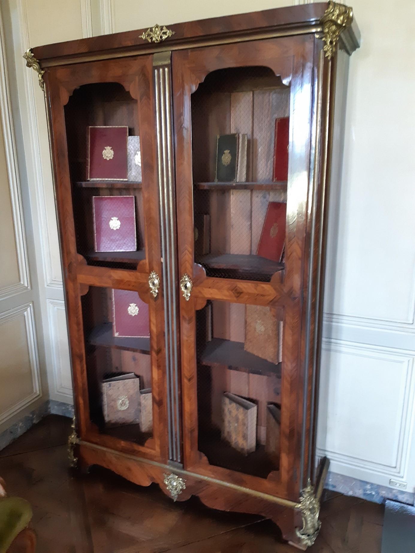 Bibliotheque grand salon